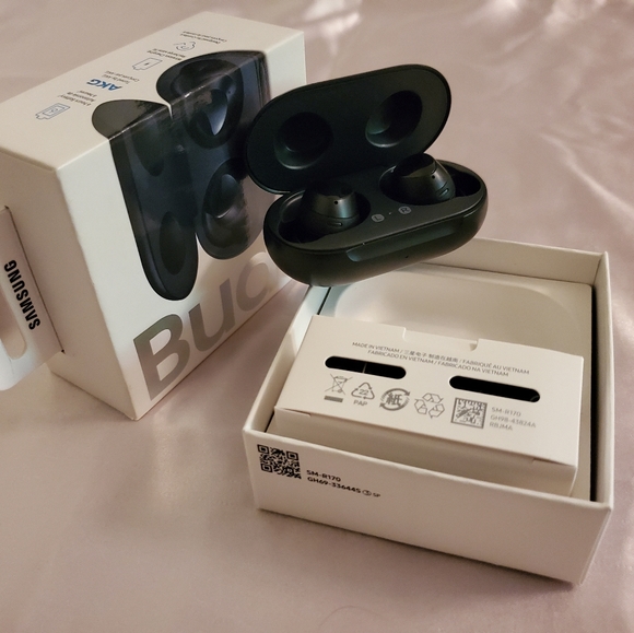 Authentic Samsung galaxy buds - Picture 2 of 5